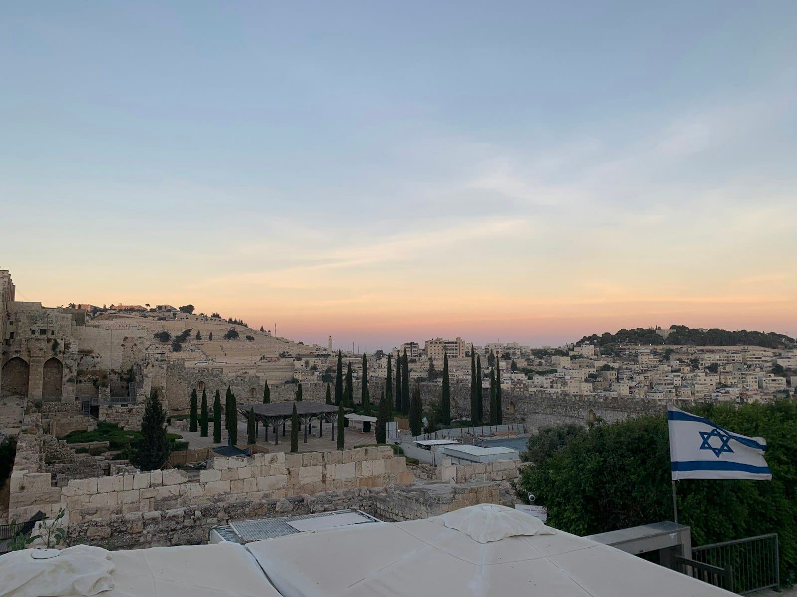 ניו יורק: לוקה בנפשה דקרה שני בני אדם בטיימס סקוור, ונורתה